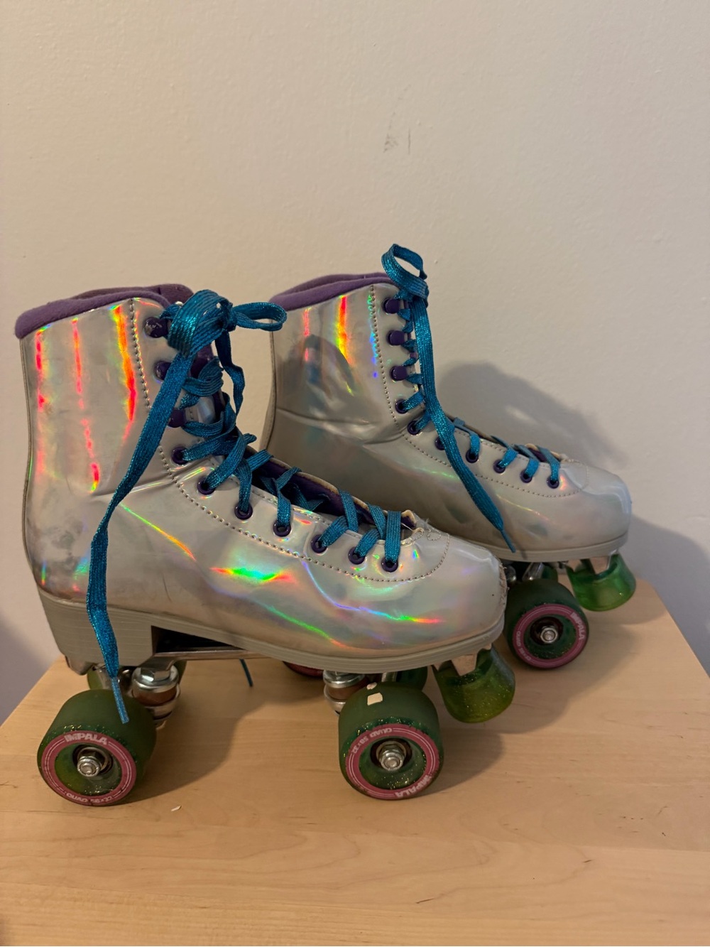 Impala Holographic Roller Skates with Teal Laces - Picture 5 of 6